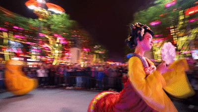 大唐不夜城古诗新篇，探寻变化中的学习之道，铸就自信之钥