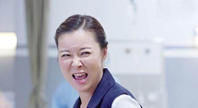 郑燕华，演艺之路的闪耀之星