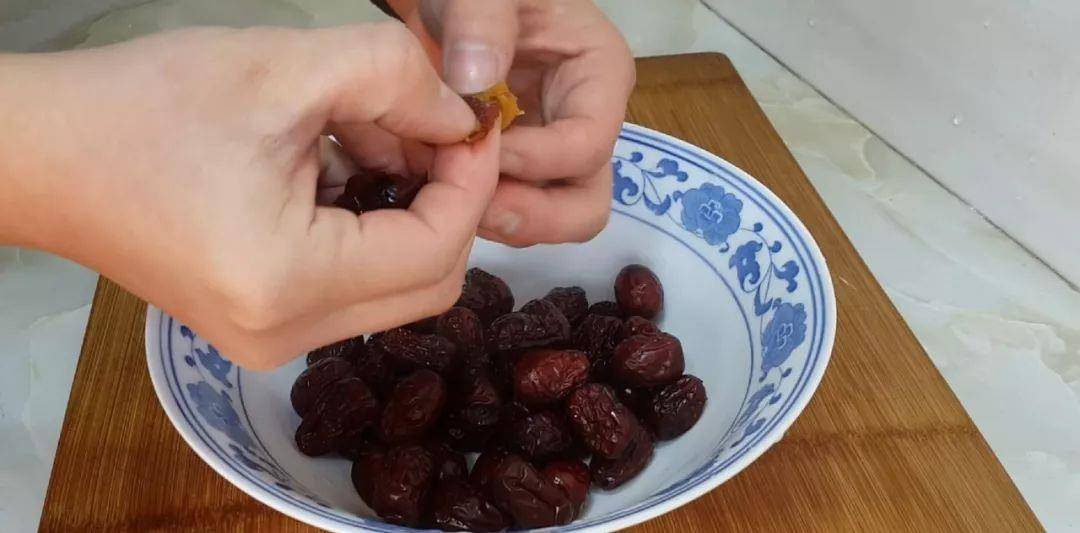 枣的新奇吃法，一口枣，开启励志人生之旅